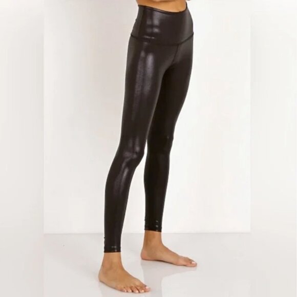 BEYOND YOGA Black Pearlized High Waisted Midi Legging Active Yoga Bottoms Size M - Picture 2 of 9